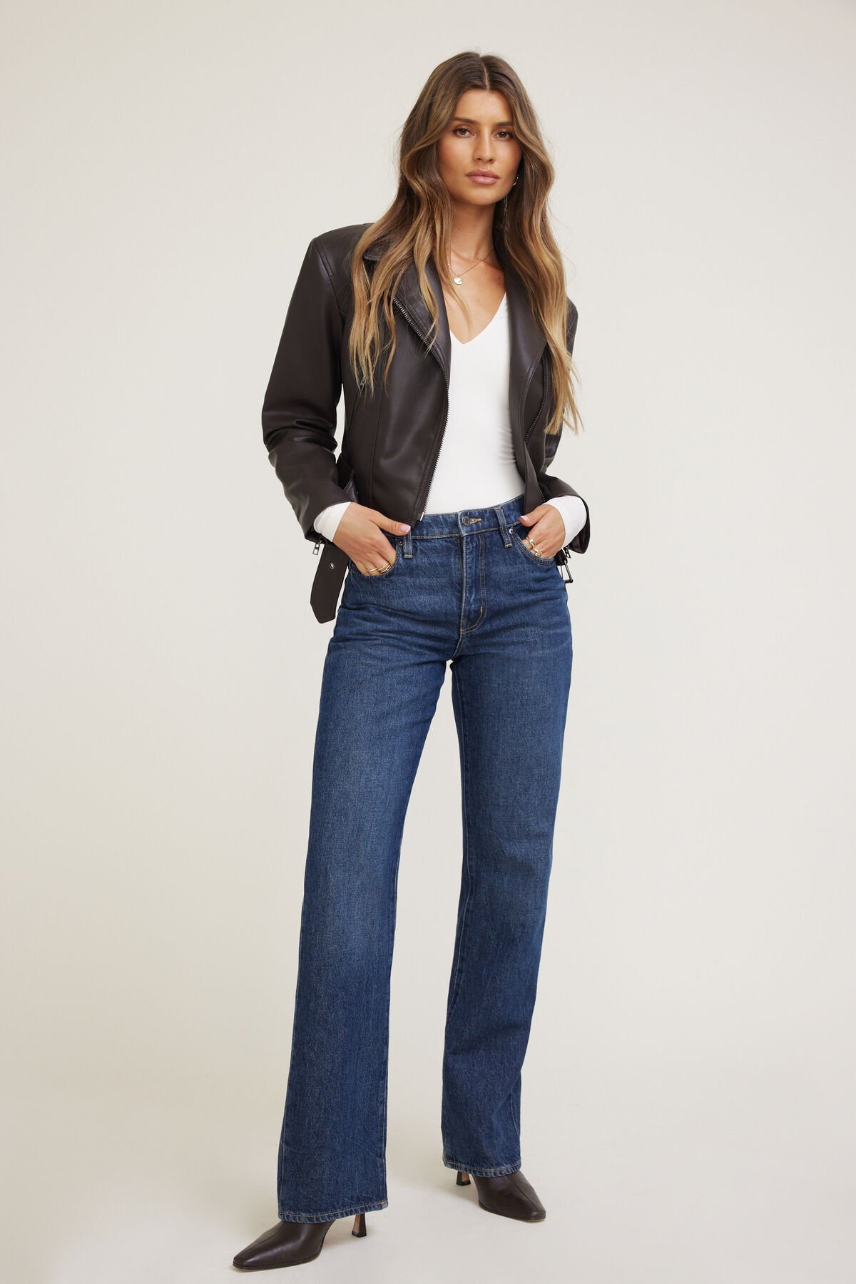 100101423_0QO_alt1_1920x2880.jpg
